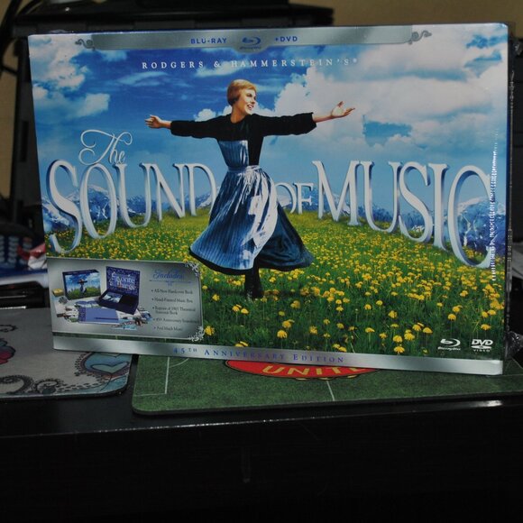 The Sound Of Music: 45th Anniversary Edition [Limited Edition Blu-ray/DVD Combo - Picture 2 of 4